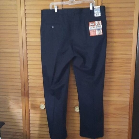 Lee NWT No Iron Navy Pleated Front 4 Pocket Dress Pants Size 38×29 - Picture 2 of 8